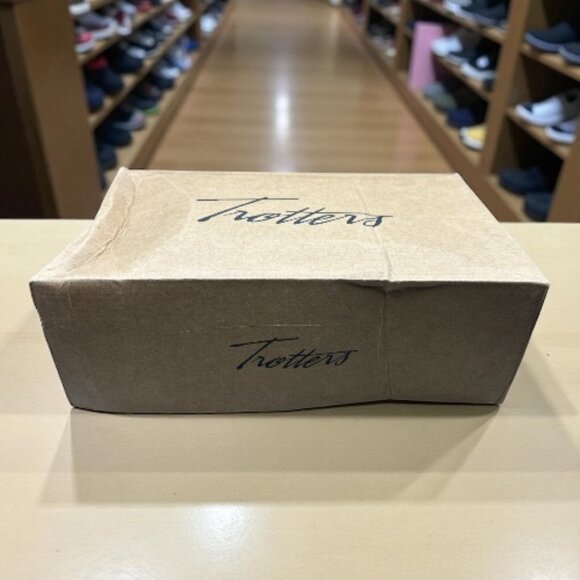 Trotters Ruby Grey Warm and Cozy Slippers - Size 8 - Picture 7 of 8